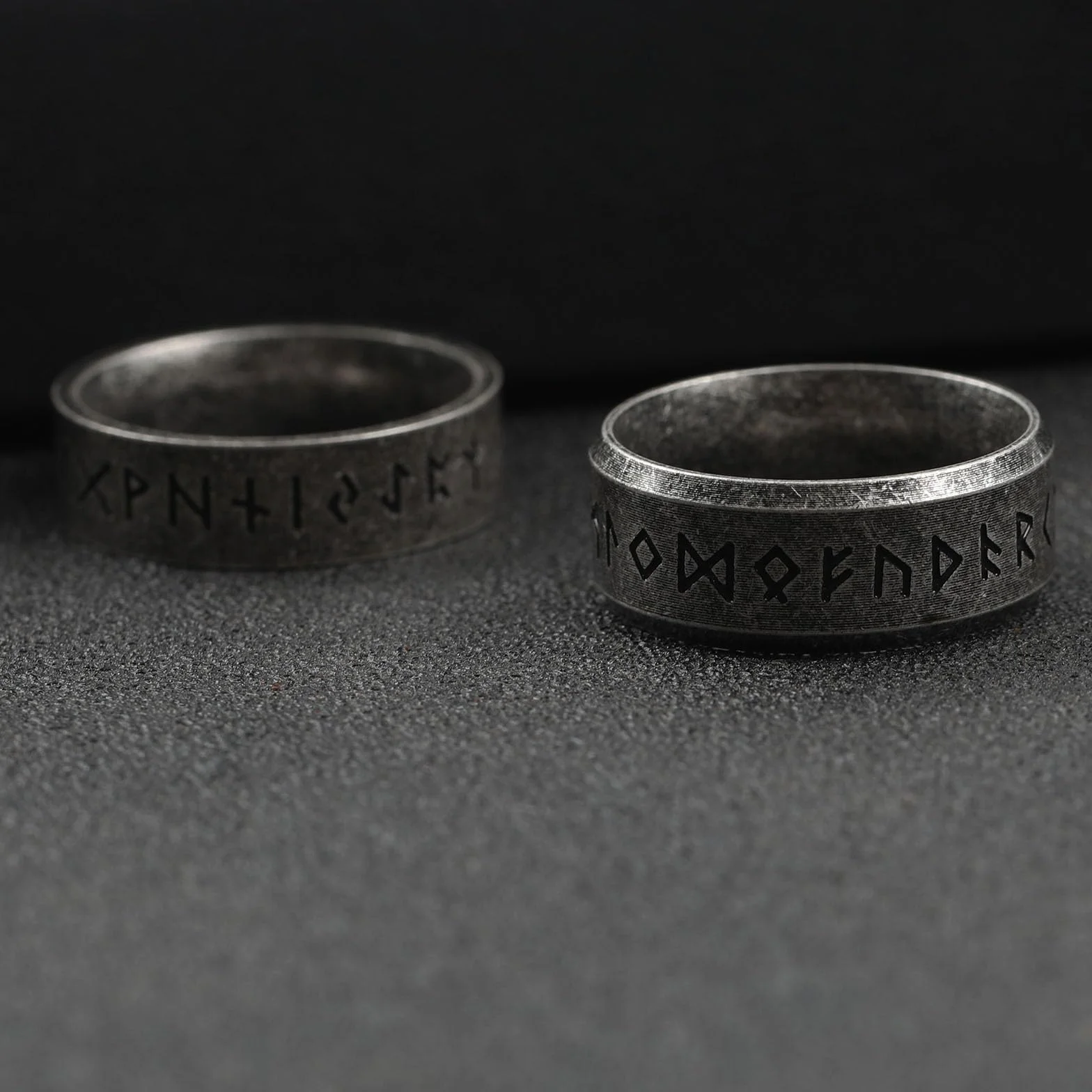 VELESAY Anello Vintage Gotico Viking in Acciaio Inossidabile con Rune Nordiche per Uomo e Donna