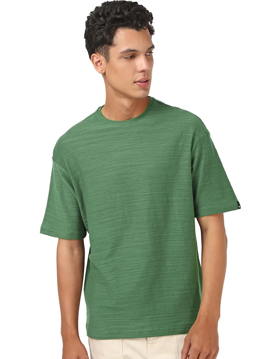 Bewakoof Air 1.0 T-shirt da uomo tinta unita oversize a mezza manica girocollo in cotone fiammato