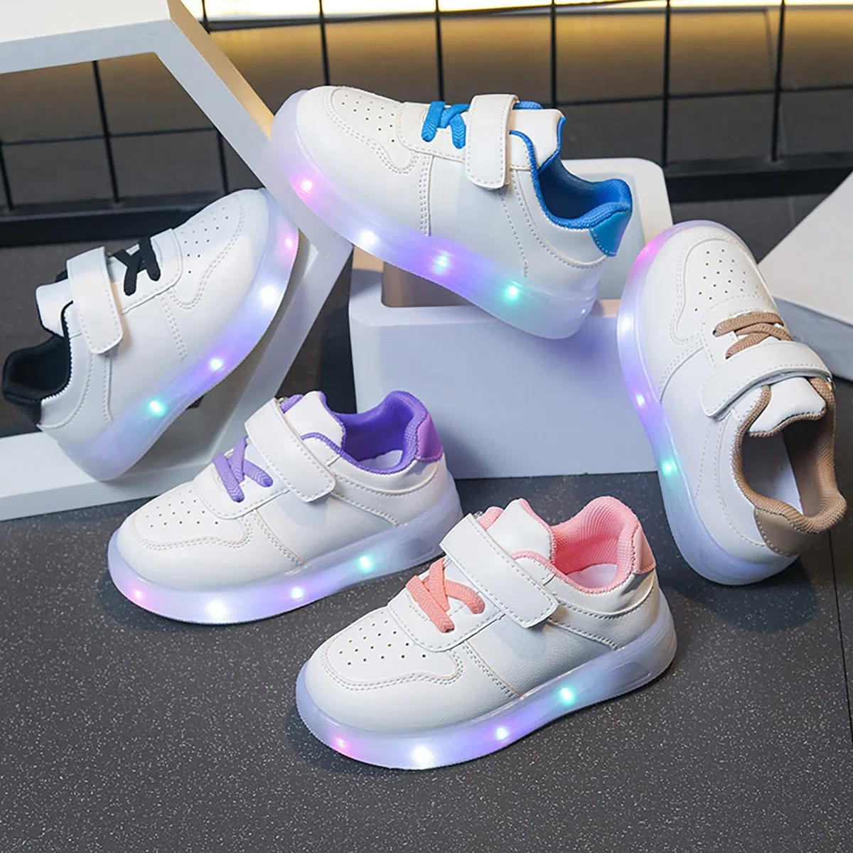 Scarpe Bambina con Luci Traspiranti Passeggio Scarpe da Corsa Comodi con Strappi E Luci Casual Sneakers Bambino Tennis Illuminate Scarpe per Bambini Regali per Bambini Leggere Scarpe da Ginnastica