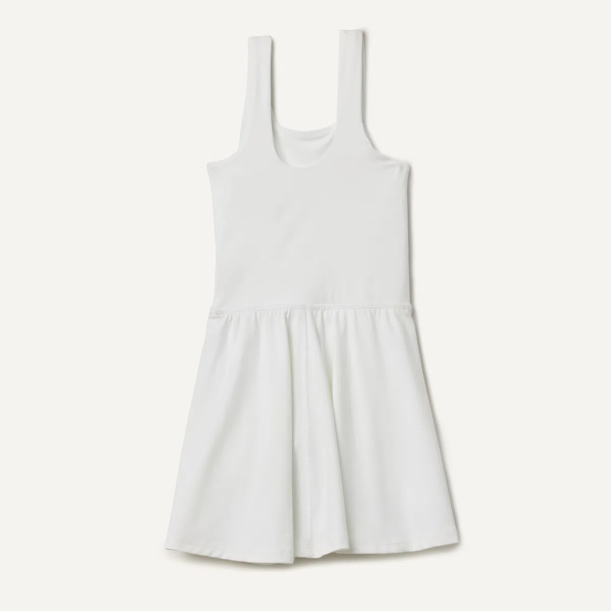 Amazon Essentials Bambine e Ragazze Abito da Tennis Tecnico in Tessuto Formflex Morbidissimo con Body, Reggiseno e Pantaloncini Integrati
