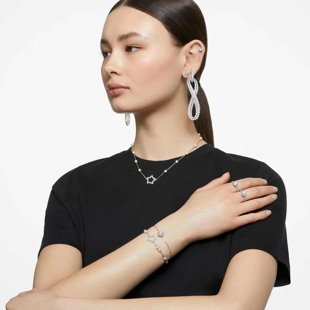 Swarovski Stilla Collezione Anello cocktail, Taglio rotondo, Pavé, Bianco, Finitura tonalità argento
