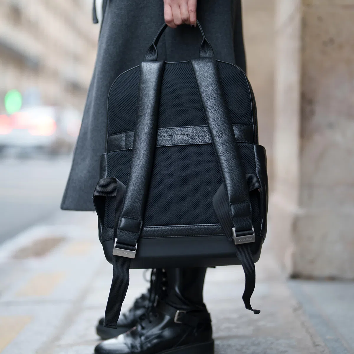 Moleskine Classic Pro Backpack in Pelle, Zaino Professionale da Ufficio, Zaino Porta Pc per Laptop, iPad, Notebook fino a 15'', Zainetto da Lavoro per Uomo, Dimensioni 43 x 33 x 14 cm, Nero