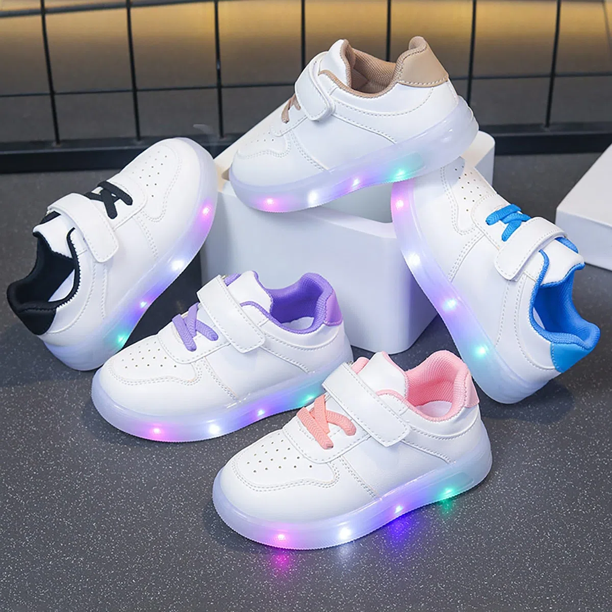 Scarpe Bambina con Luci Traspiranti Passeggio Scarpe da Corsa Comodi con Strappi E Luci Casual Sneakers Bambino Tennis Illuminate Scarpe per Bambini Regali per Bambini Leggere Scarpe da Ginnastica