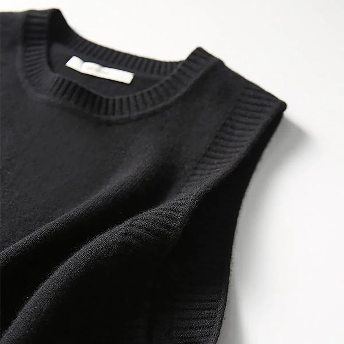QWUVEDS Maglione senza maniche in maglia retrò con scollo a V, perfetto per la primavera e l'autunno, tinta unita, maglione casual con cappuccio, senza maniche, maglione da donna beige