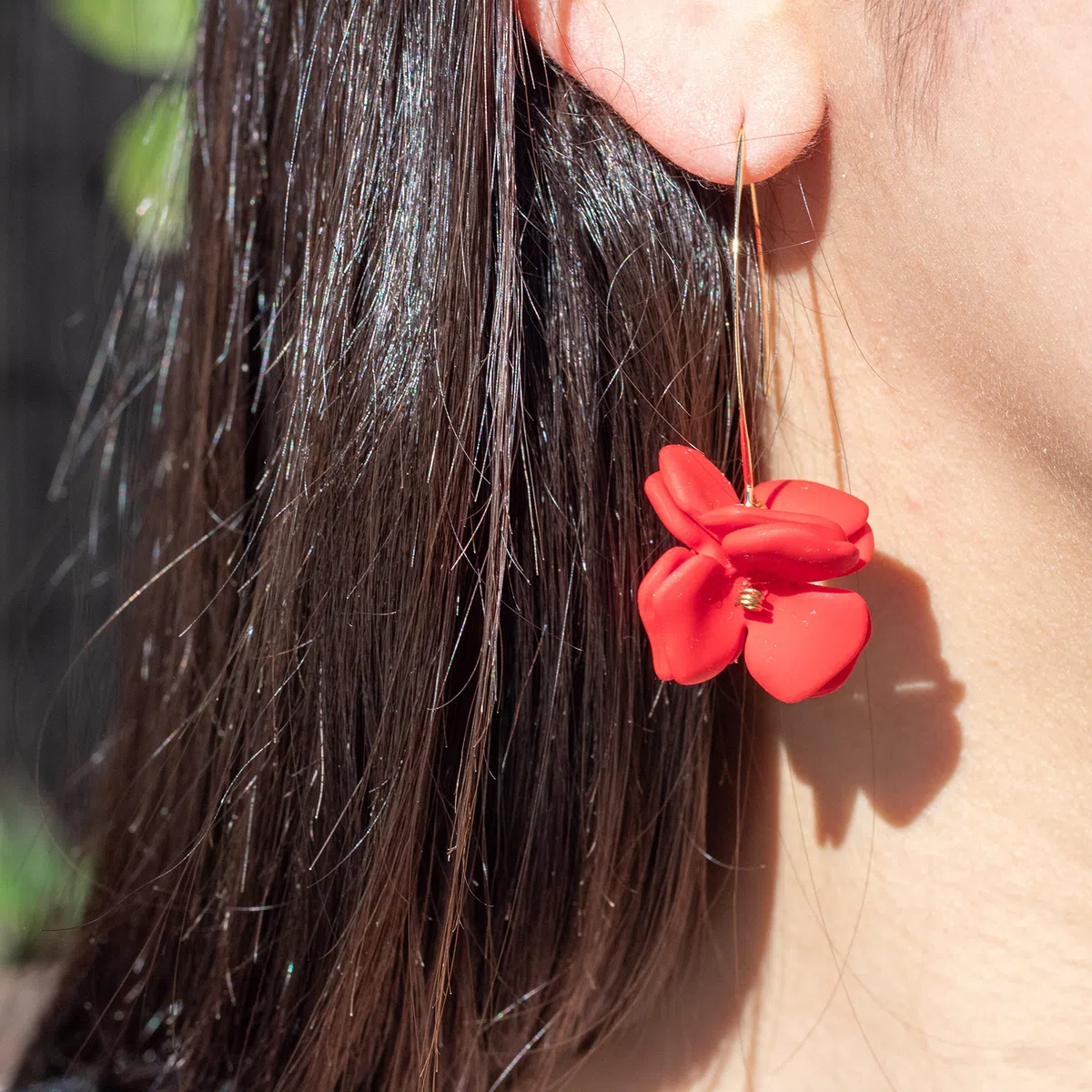 NILUXE DESIGN - Orecchini Fiori Pendenti con Gancio Placcato in Oro - Orecchini Donna Petali - Orecchini Festa Estate - Belli da Indossare e Ideali da Regalare(Rosso)