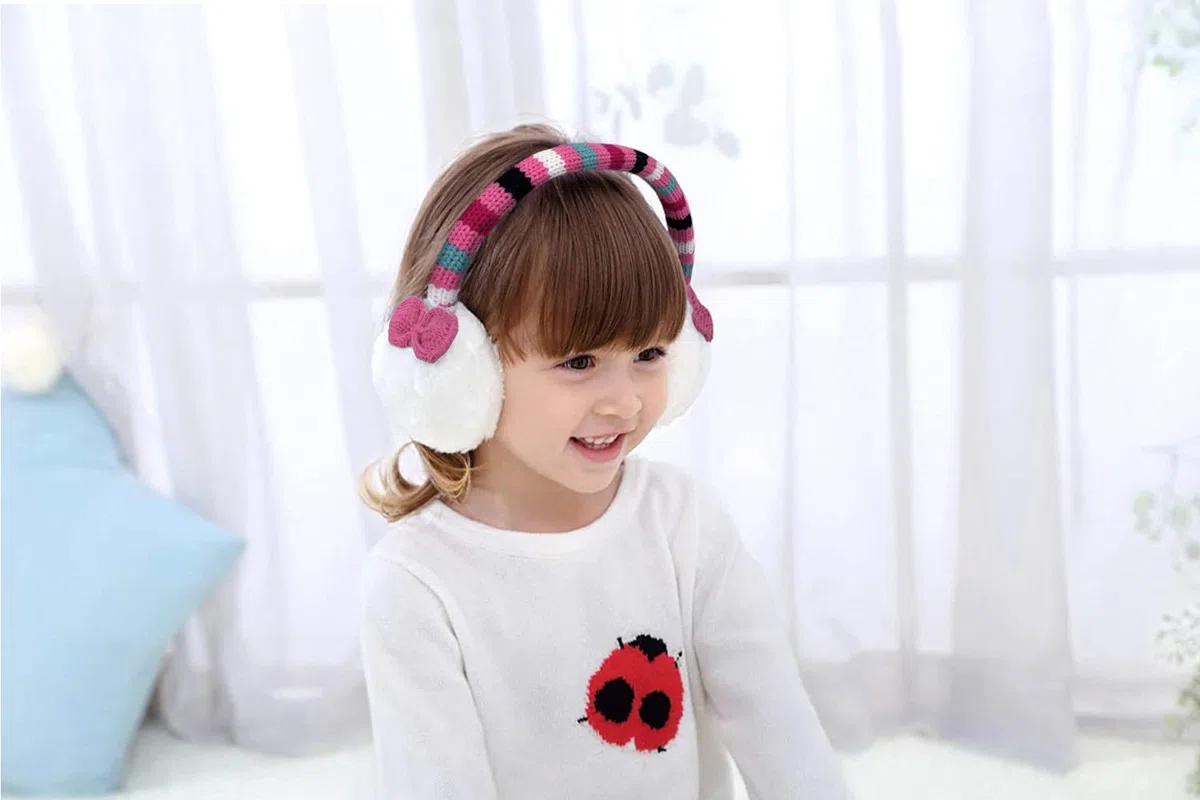 Girls Knitted Earmuffs Mittens and Scarf Set Kids Winter Warm Ear Muffs and Gloves Neck Warmer Set in Cute Animal Design