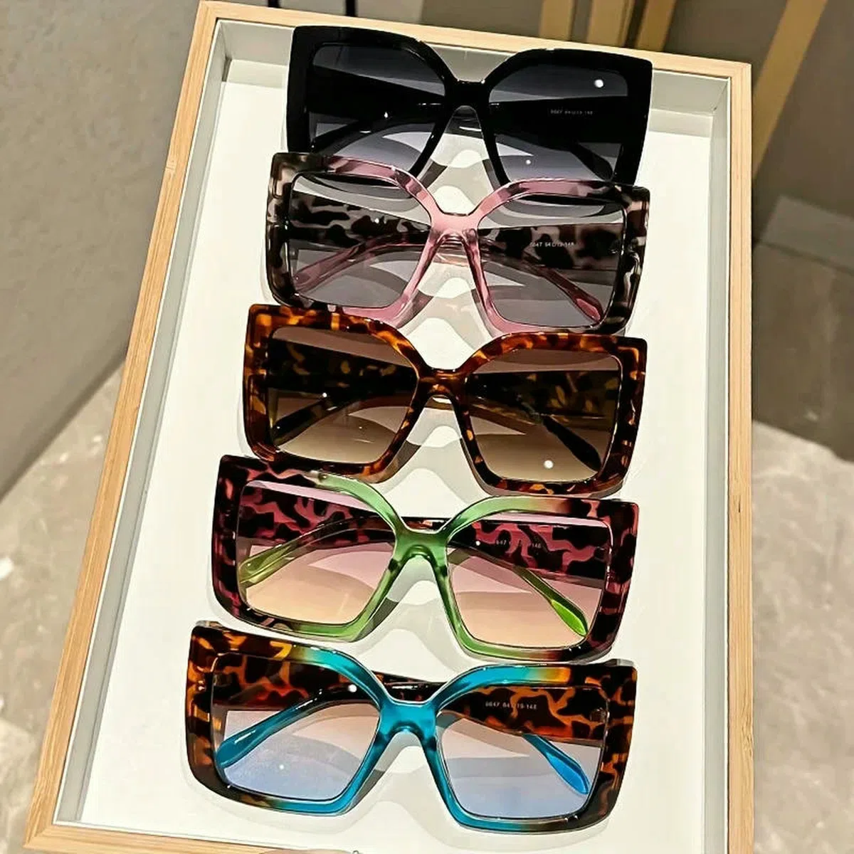 Occhiali da Sole Square Fashion Sunglasses for Women - Chic Tortoiseshell & Leopard Print Frames with Gradient Lenses Travel Parties-Gray Pink