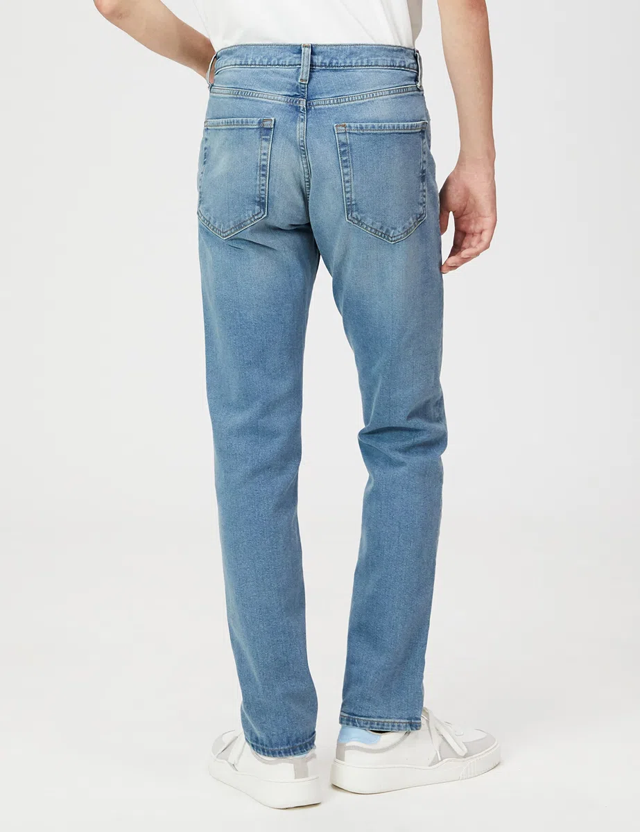 Amazon Essentials Uomo Jeans Elasticizzati, vestibilità Atletica - Colori Fuori Produzione