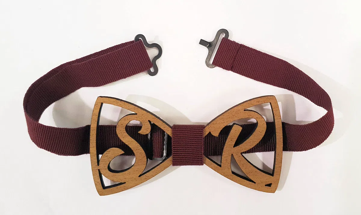 Papillon/farlallino in legno personalizzato con iniziali ritagliate- perfetto per eventi feste e come regalo- personalizzalo con le tue iniziali
