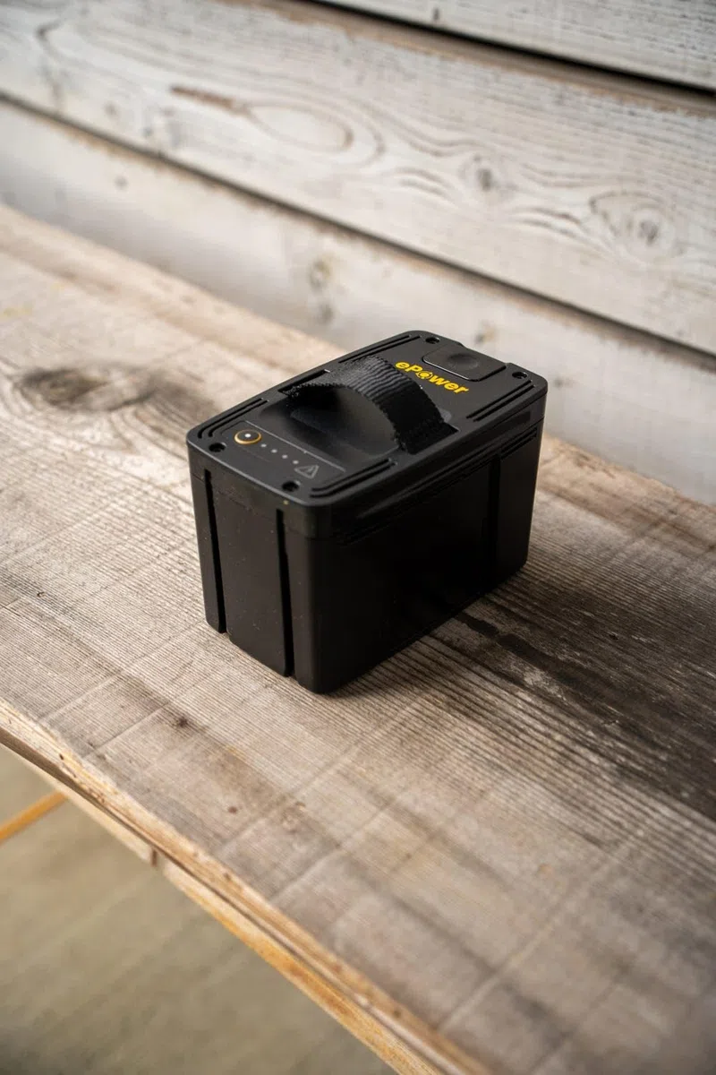 STIGA E 450 Batteria 48 V, 5 Ah – Pulsante di Sgancio Rapido, LED di Stato, Maniglia in Tessuto – Compatibile con Tutti gli Attrezzi ePower 48V del Gruppo STIGA