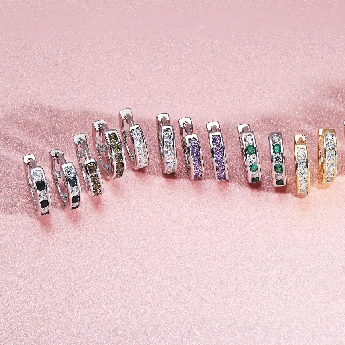 Orecchini A Cerchio Piccoli E Delicati Con Canale Di CZ Per Donne E Adolescenti In Argento Sterling Placcato Oro Rosa Più Colori Disponibili