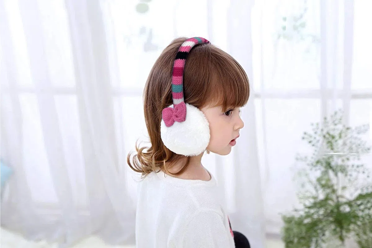 Girls Knitted Earmuffs Mittens and Scarf Set Kids Winter Warm Ear Muffs and Gloves Neck Warmer Set in Cute Animal Design