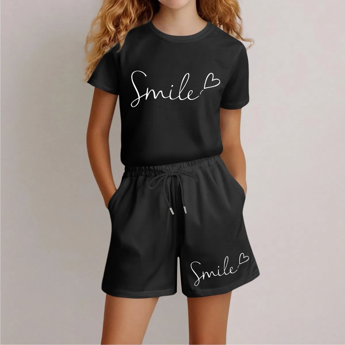 Generico Completo Bambina 2 Pezzi Maglietta Manica Corta e Pantaloncini Corti Set Estivo Ragazza Tuta Sportiva Casual con Scritta Smile Look Moderno e Dinamico per Tempo Libero