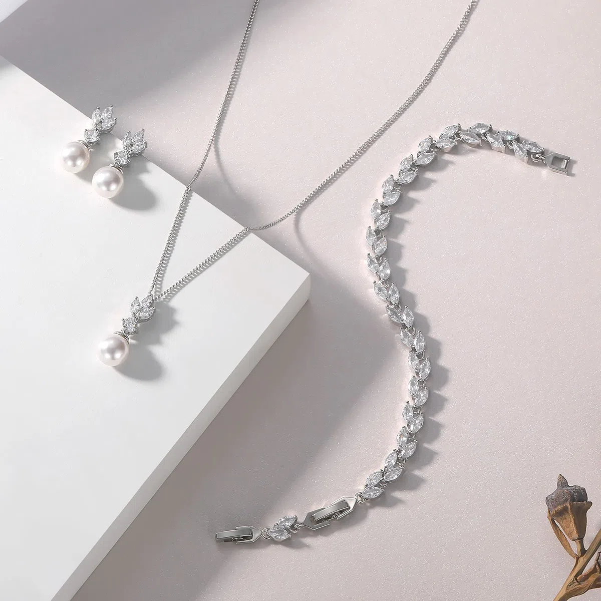 Parure di gioielli in argento 925 da donna, per matrimonio, composta di perle, orecchini, collana e bracciale, set di gioielli da sposa con zirconi scintillanti 5A in argento 925, ottimo regalo per sposa o damigella d'onore
