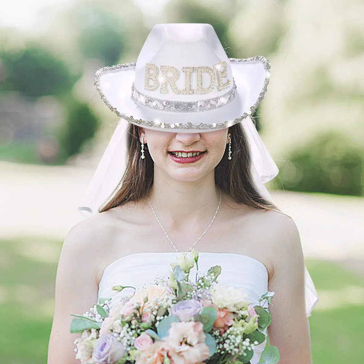 Cappello da cowgirl da sposa con velo Cappello da sposa glitterato da cowgirl bianco con sottogola regolabile Cowboy per addio al nubilato, decorazione