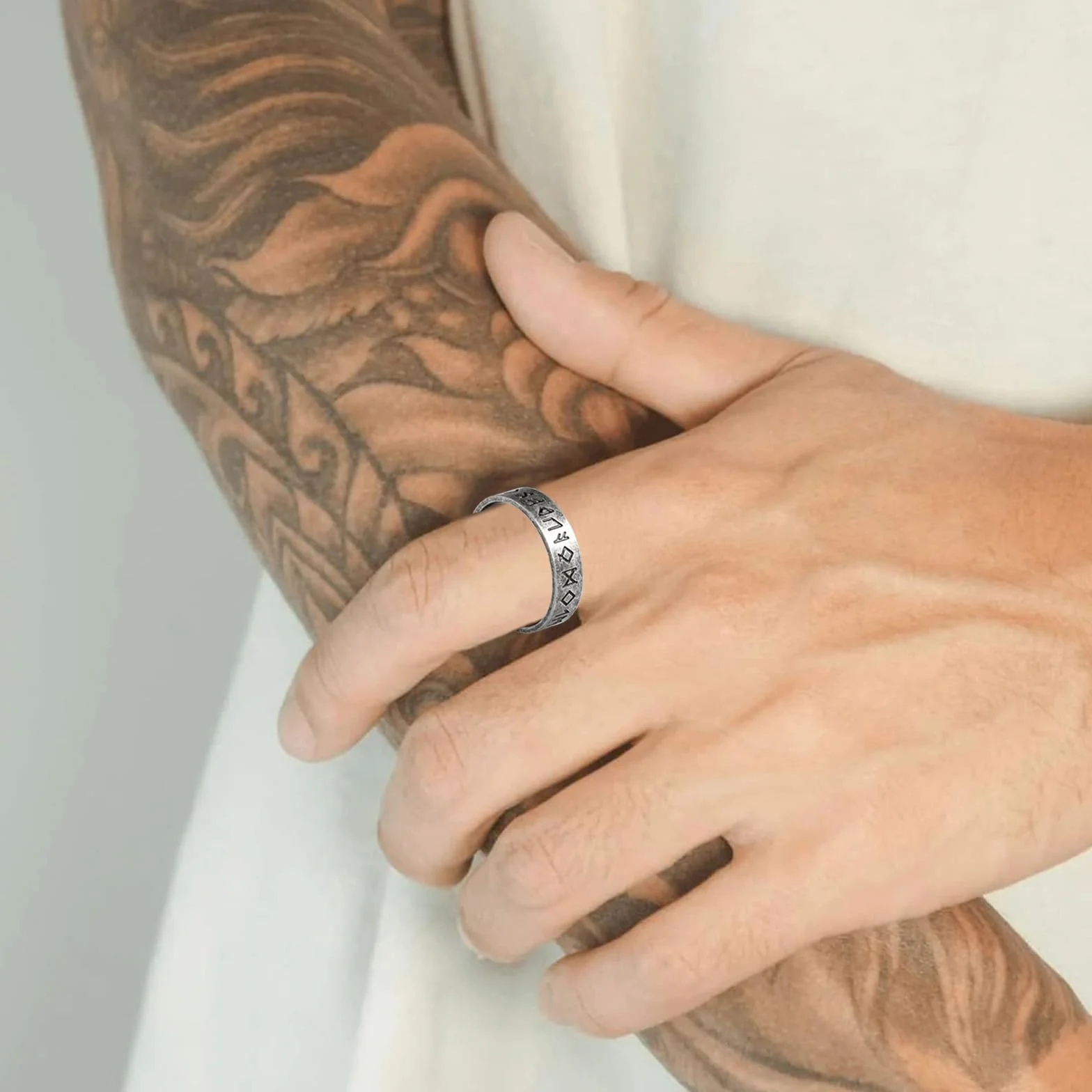 VELESAY Anello Vintage Gotico Viking in Acciaio Inossidabile con Rune Nordiche per Uomo e Donna