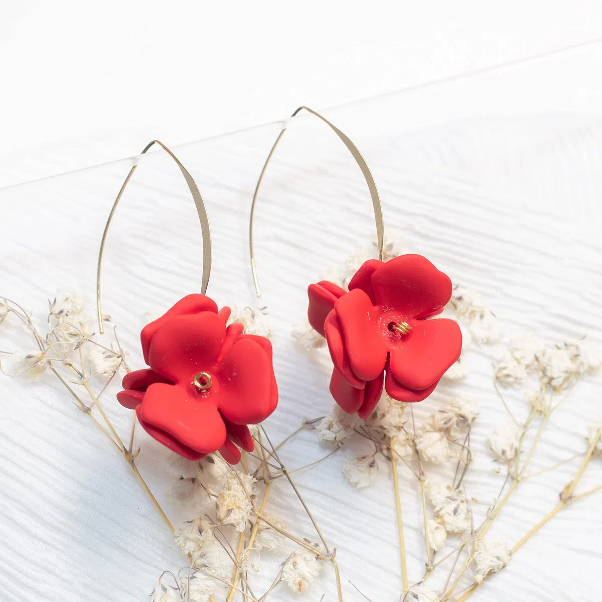 NILUXE DESIGN - Orecchini Fiori Pendenti con Gancio Placcato in Oro - Orecchini Donna Petali - Orecchini Festa Estate - Belli da Indossare e Ideali da Regalare(Rosso)