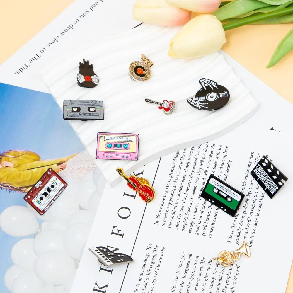 12 Pezzi Carino Pin di Spilla in Metallo Smalto Spille Smaltata Simpatica Lapel Pin Set Enamel Brooch Distintivi Badges Cartone Animato Tema Musicale per Vestiti, Borse, Artigianato Fai Da Te