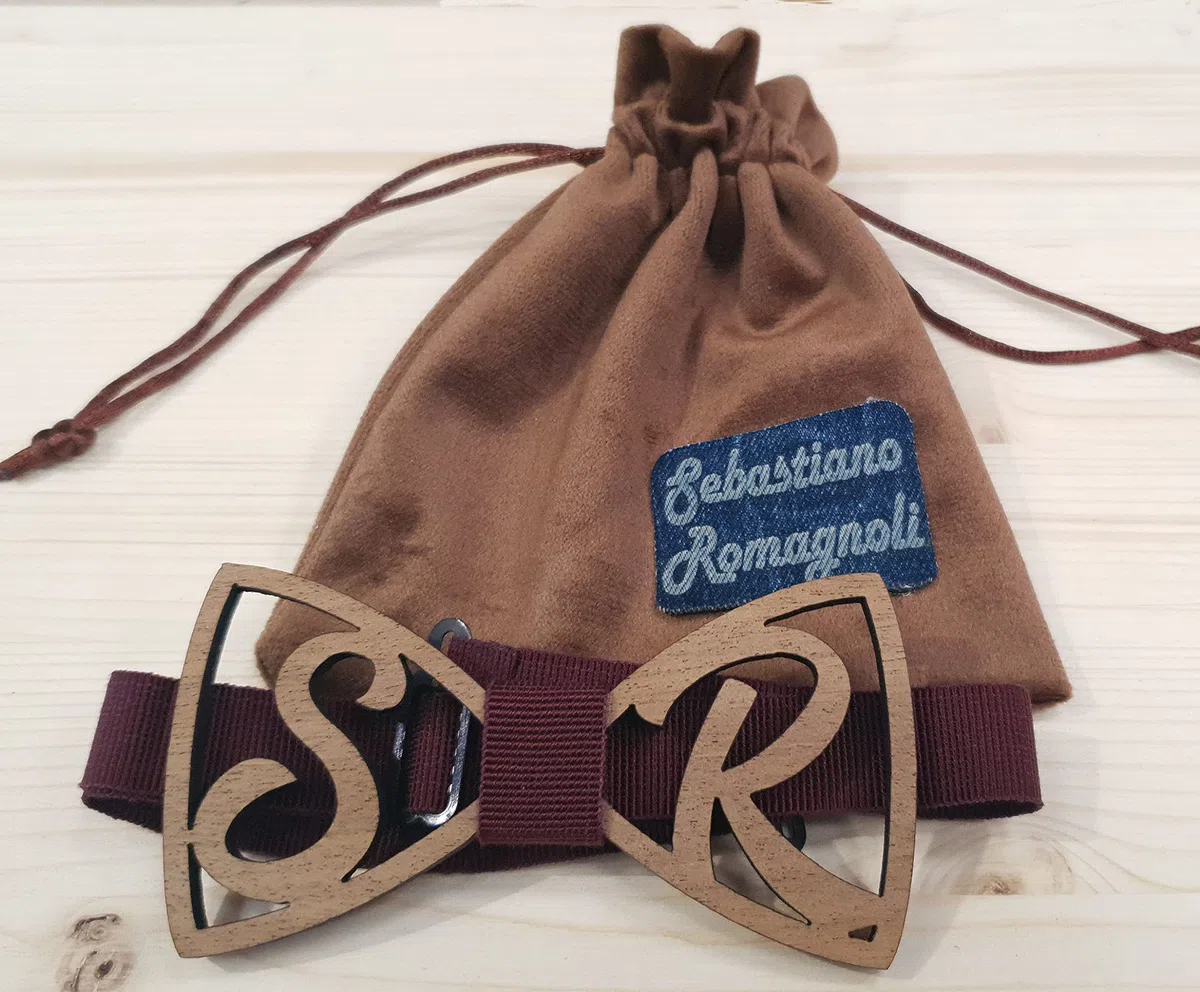 Papillon/farlallino in legno personalizzato con iniziali ritagliate- perfetto per eventi feste e come regalo- personalizzalo con le tue iniziali