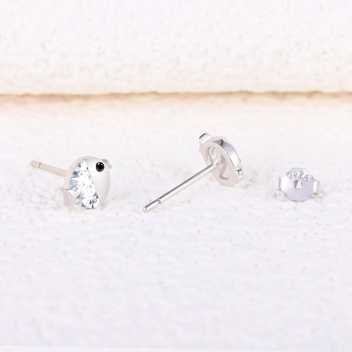 Orecchini a forma di piccolo pesce, in argento 925, con zirconi scintillanti, graziosi orecchini a forma di animale, per donne e ragazze, ipoallergenici, per cartilagine, gioielli alla moda