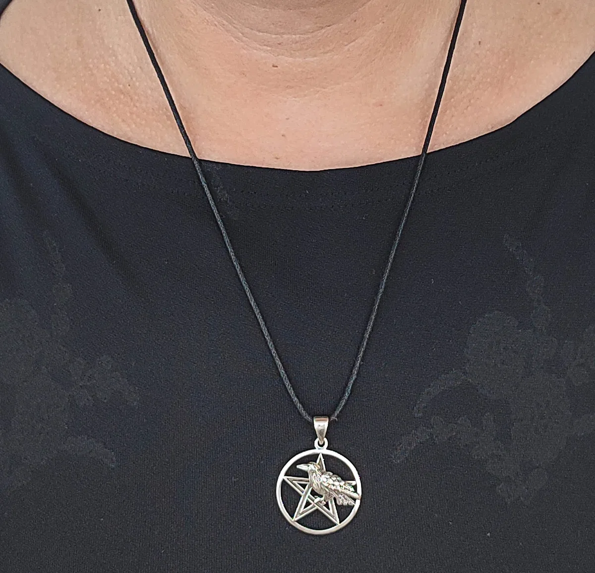 Kiss of Leather - Ciondolo a forma di pentacolo con corvo in argento 925, n. 80