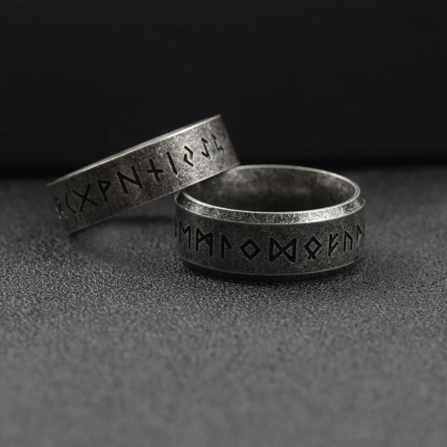 VELESAY Anello Vintage Gotico Viking in Acciaio Inossidabile con Rune Nordiche per Uomo e Donna