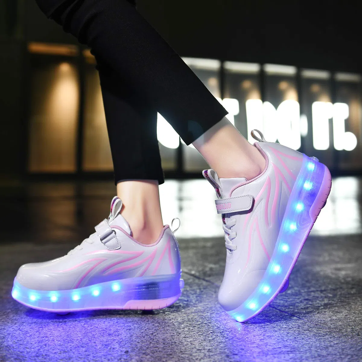 Unisex Kinder USB Wiederaufladbar/LED Licht Skateboardschuhe mit Doppelrad Rollen/Fitnessschuhe Gymnastik Outdoor Sport Running Sneaker