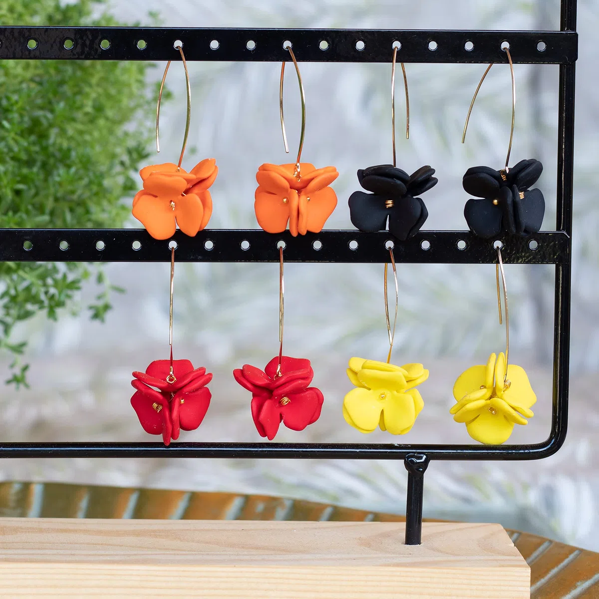 NILUXE DESIGN - Orecchini Fiori Pendenti con Gancio Placcato in Oro - Orecchini Donna Petali - Orecchini Festa Estate - Belli da Indossare e Ideali da Regalare(Rosso)