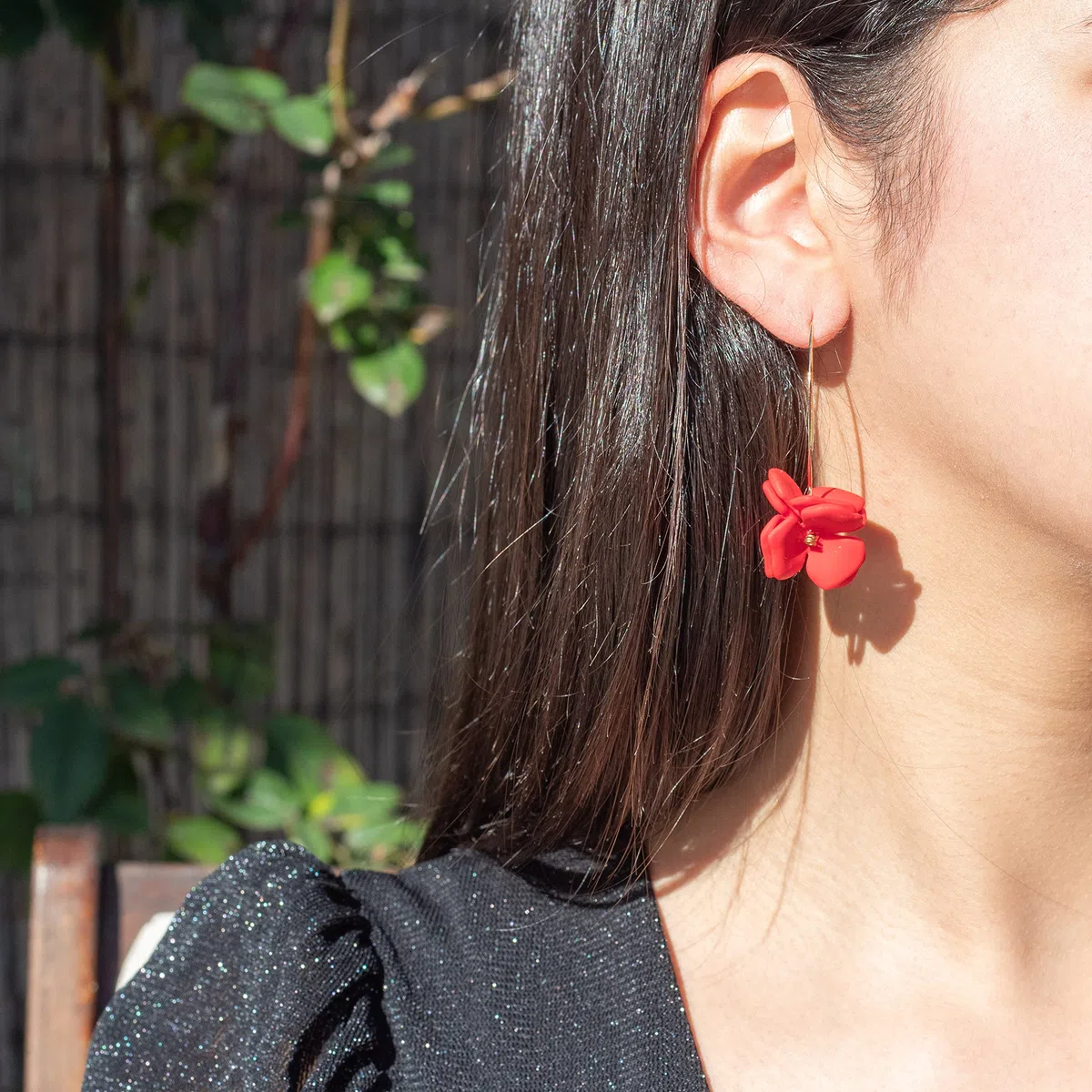 NILUXE DESIGN - Orecchini Fiori Pendenti con Gancio Placcato in Oro - Orecchini Donna Petali - Orecchini Festa Estate - Belli da Indossare e Ideali da Regalare(Rosso)