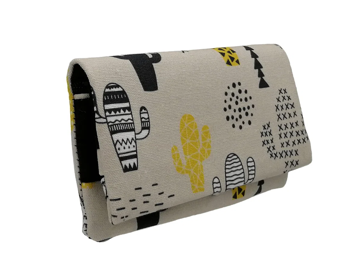 Plan B, Portasigarette Tabacco Trinciato, Yolo Cactus, 16 x 8,5 cm, 50 gr, con Borsa in Gomma EVA, Beige con Stampa
