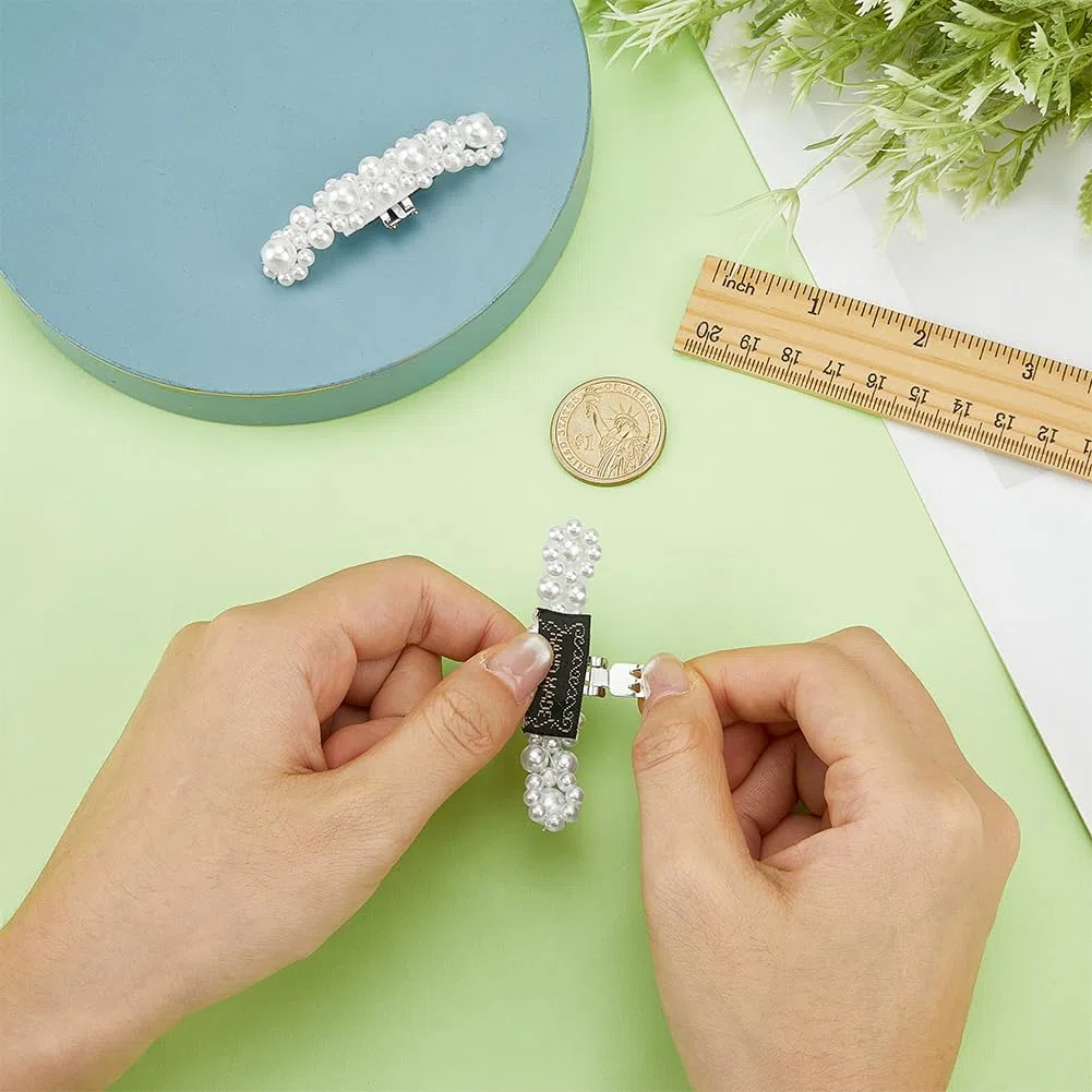 FINGERINSPIRE 2 Pz Fermagli per Scarpe con Fiori di Perle Bianchi Aggetti per Decorazioni Floreali per Scarpe con Perle, Ciondoli Decorativi per Calzature da Sposa, Tacchi, Sandali