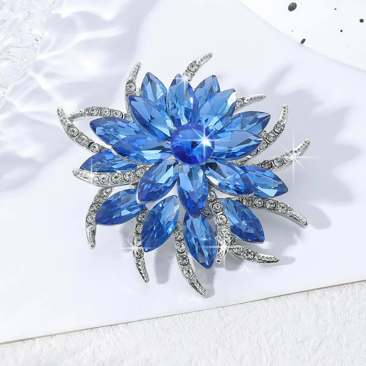 Spilla con Strass, Spilla di Moda da Donna, Vintage in Strass, Unica Elegante Vintage, per Abbinamenti con Abiti, Maglioni, Abiti da Sera e Adatto per Feste, Matrimoni e Altre Occasioni