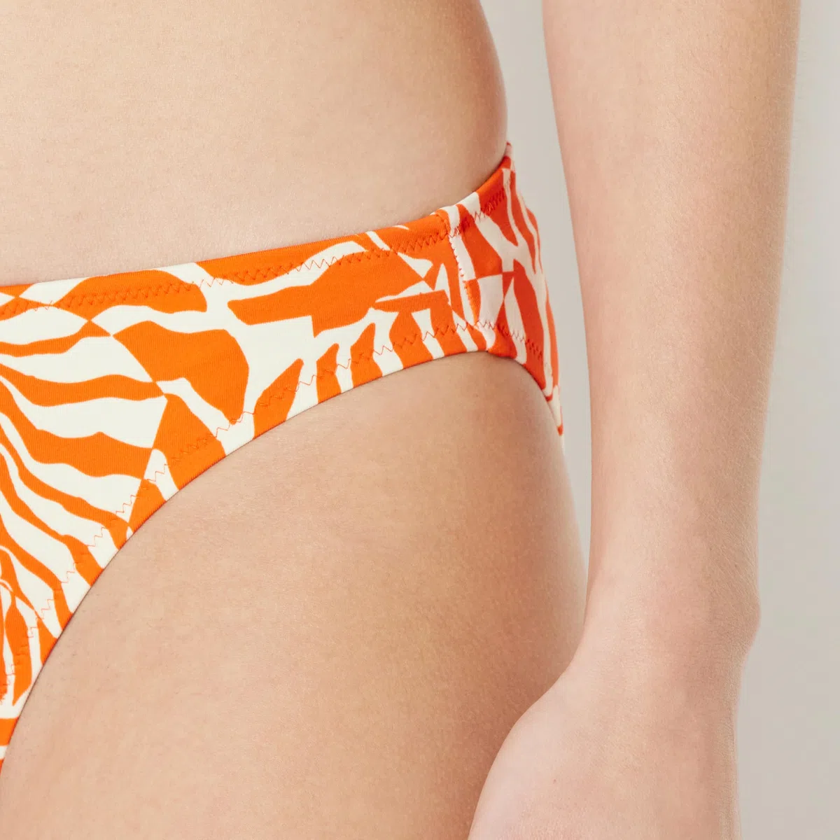 Amazon Essentials Slip Bikini Classico a Vita Bassa, Copertura Completa Donna