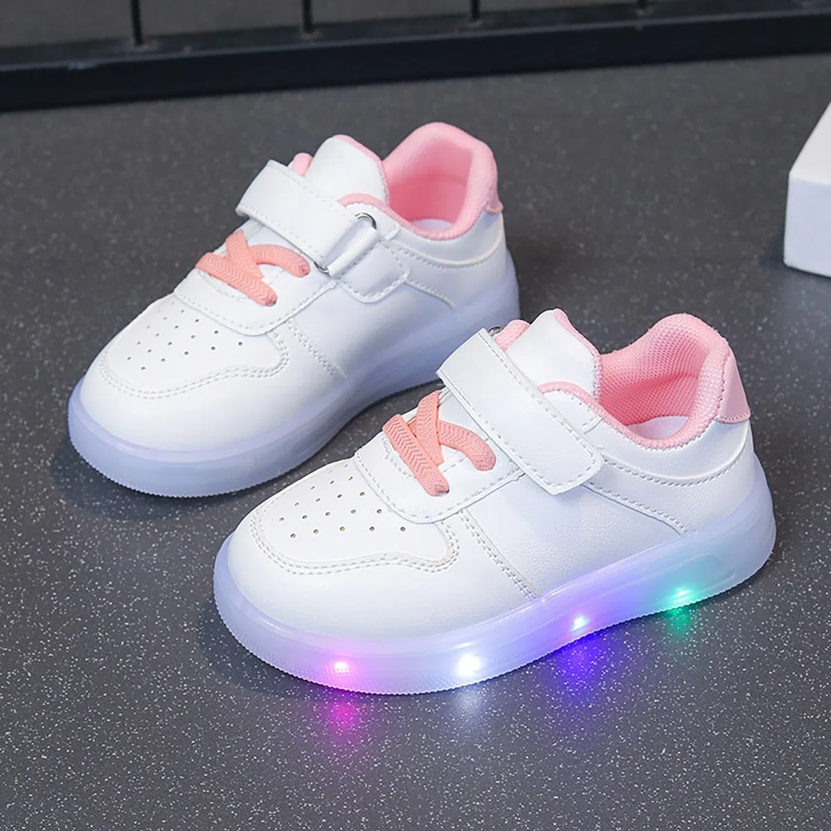Scarpe Bambina con Luci Traspiranti Passeggio Scarpe da Corsa Comodi con Strappi E Luci Casual Sneakers Bambino Tennis Illuminate Scarpe per Bambini Regali per Bambini Leggere Scarpe da Ginnastica