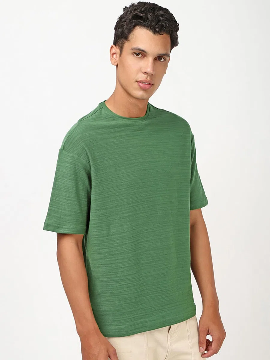Bewakoof Air 1.0 T-shirt da uomo tinta unita oversize a mezza manica girocollo in cotone fiammato