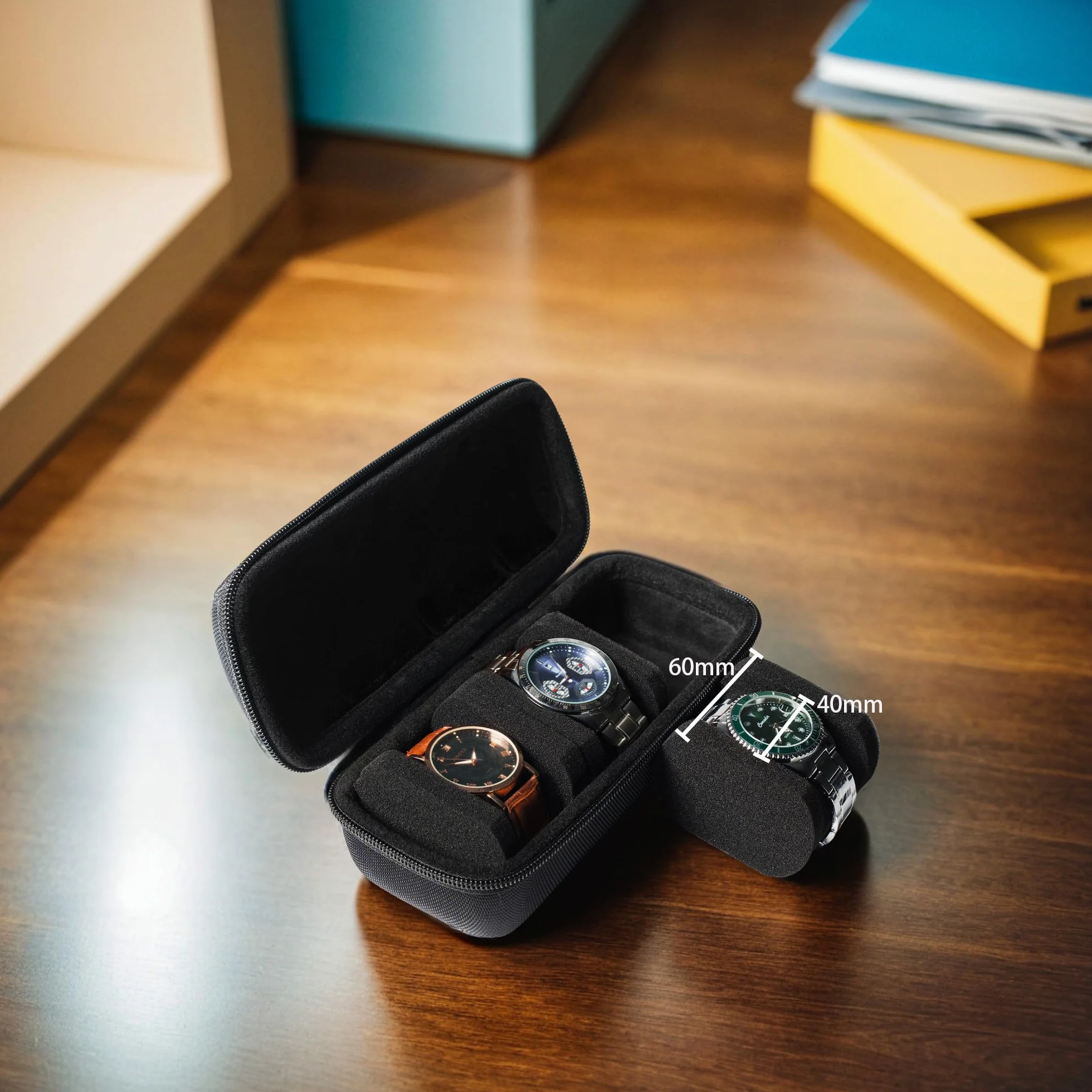 Custodia rigida da viaggio per orologi a 3 scomparti, custodia arrotolabile per orologi e organizer per uomini e donne, con cuscino anti-movimento (tessuto nero 3 slot)