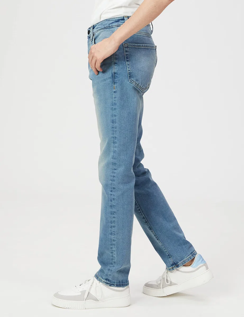 Amazon Essentials Uomo Jeans Elasticizzati, vestibilità Atletica - Colori Fuori Produzione