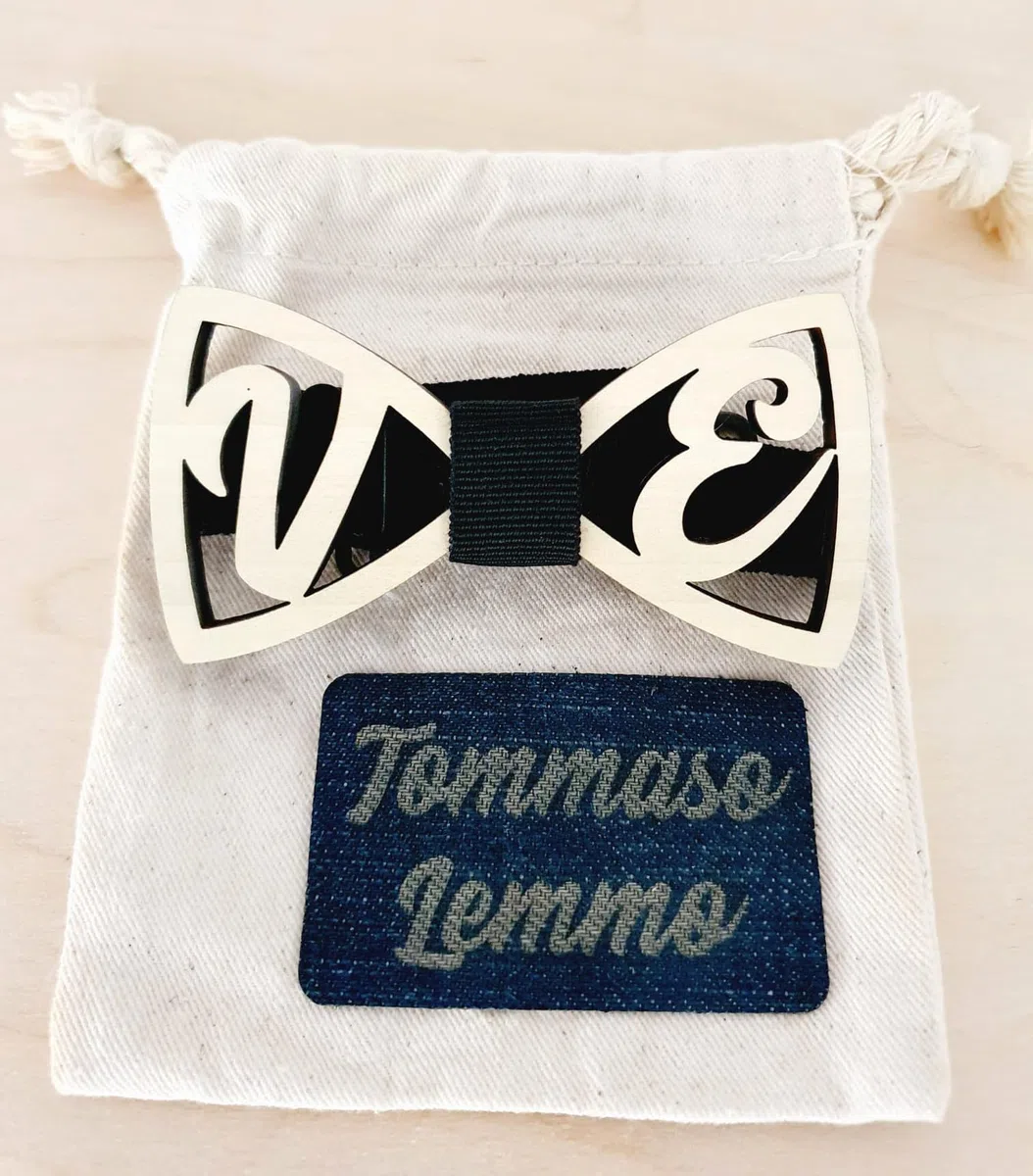 Papillon/farlallino in legno personalizzato con iniziali ritagliate- perfetto per eventi feste e come regalo- personalizzalo con le tue iniziali