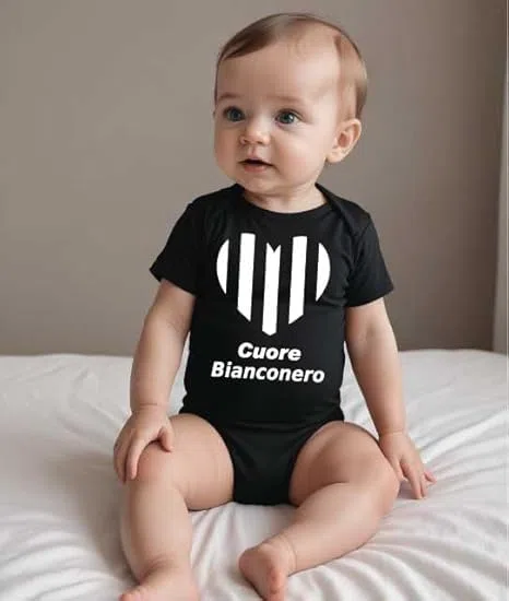 Body per neonato adatto a tifosi di calcio con cuore bianconero