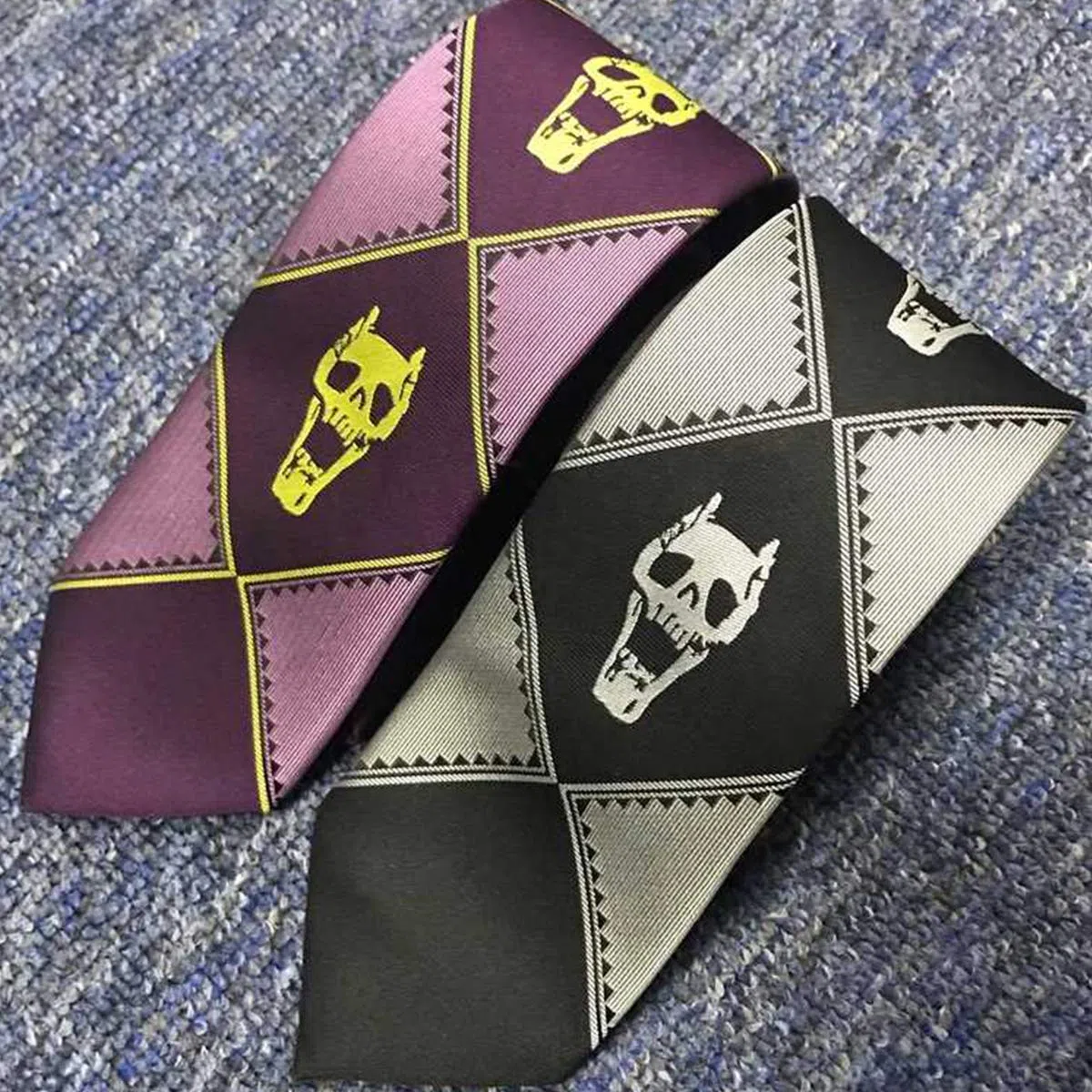 Gamusi Yoshikage Cranio Cravatta Avventura Costume Puntelli