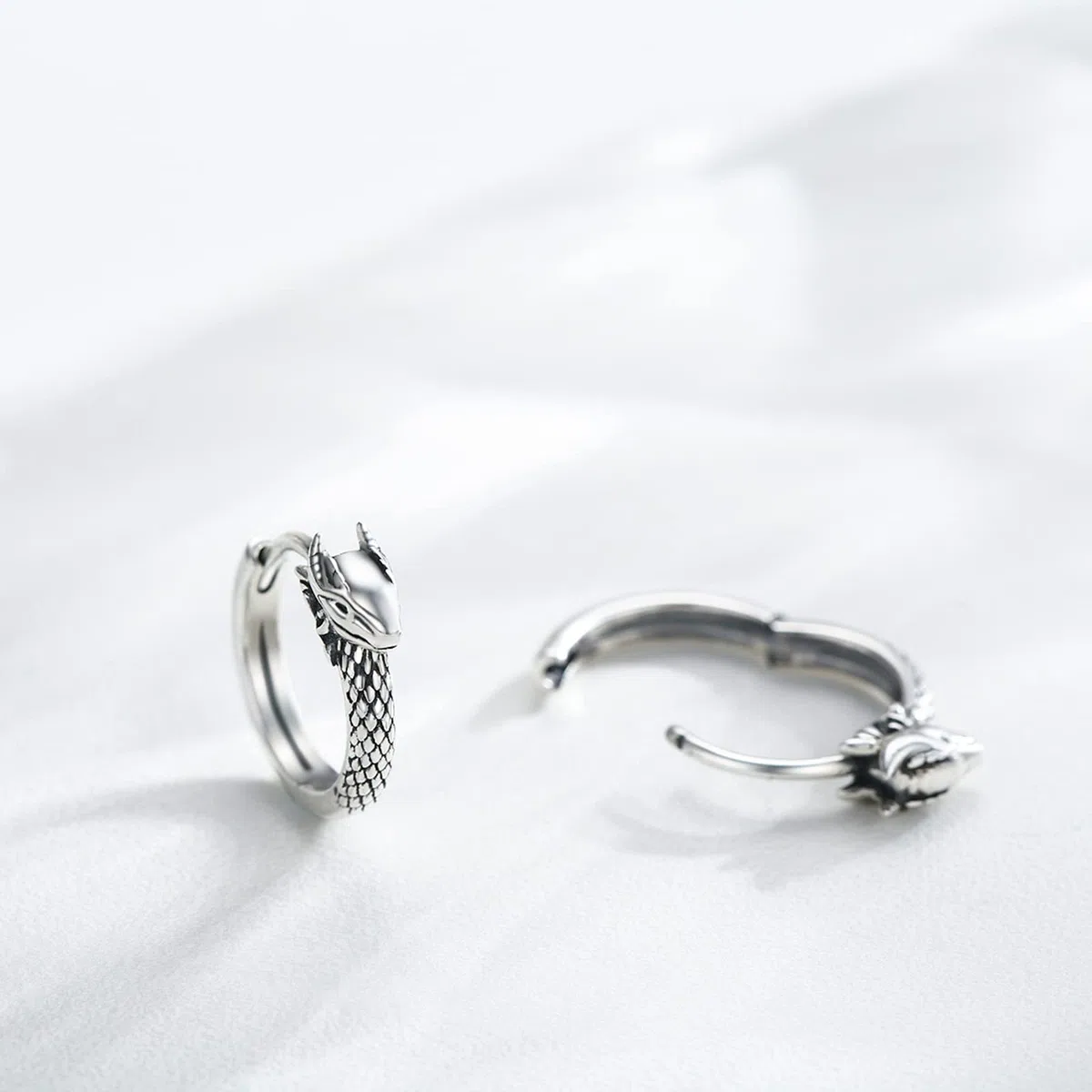 Orecchini a forma di drago in argento Sterling 925, gioielli punk, orecchini di Halloween, animali personalizzati, piccoli orecchini a cerchio per donne e uomini, regalo per fidanzata fidanzato