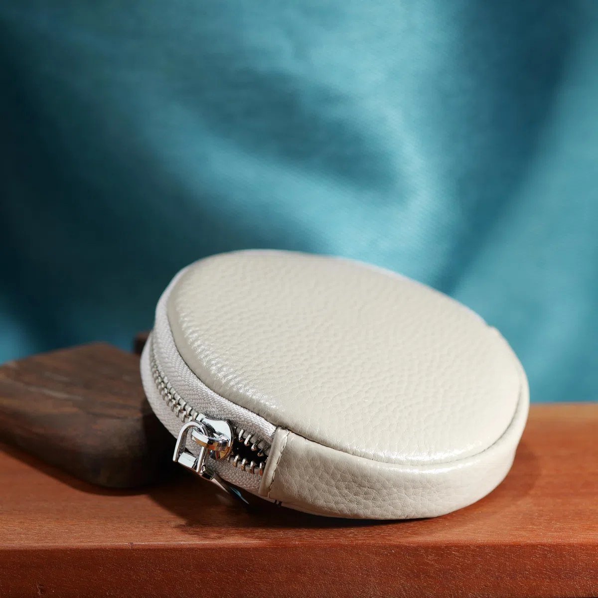 Portamonete Rotondo in Pelle Con Moschettone per Carte di Monete e Piccole Cose, Bianco