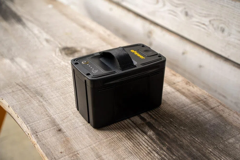 STIGA E 450 Batteria 48 V, 5 Ah – Pulsante di Sgancio Rapido, LED di Stato, Maniglia in Tessuto – Compatibile con Tutti gli Attrezzi ePower 48V del Gruppo STIGA