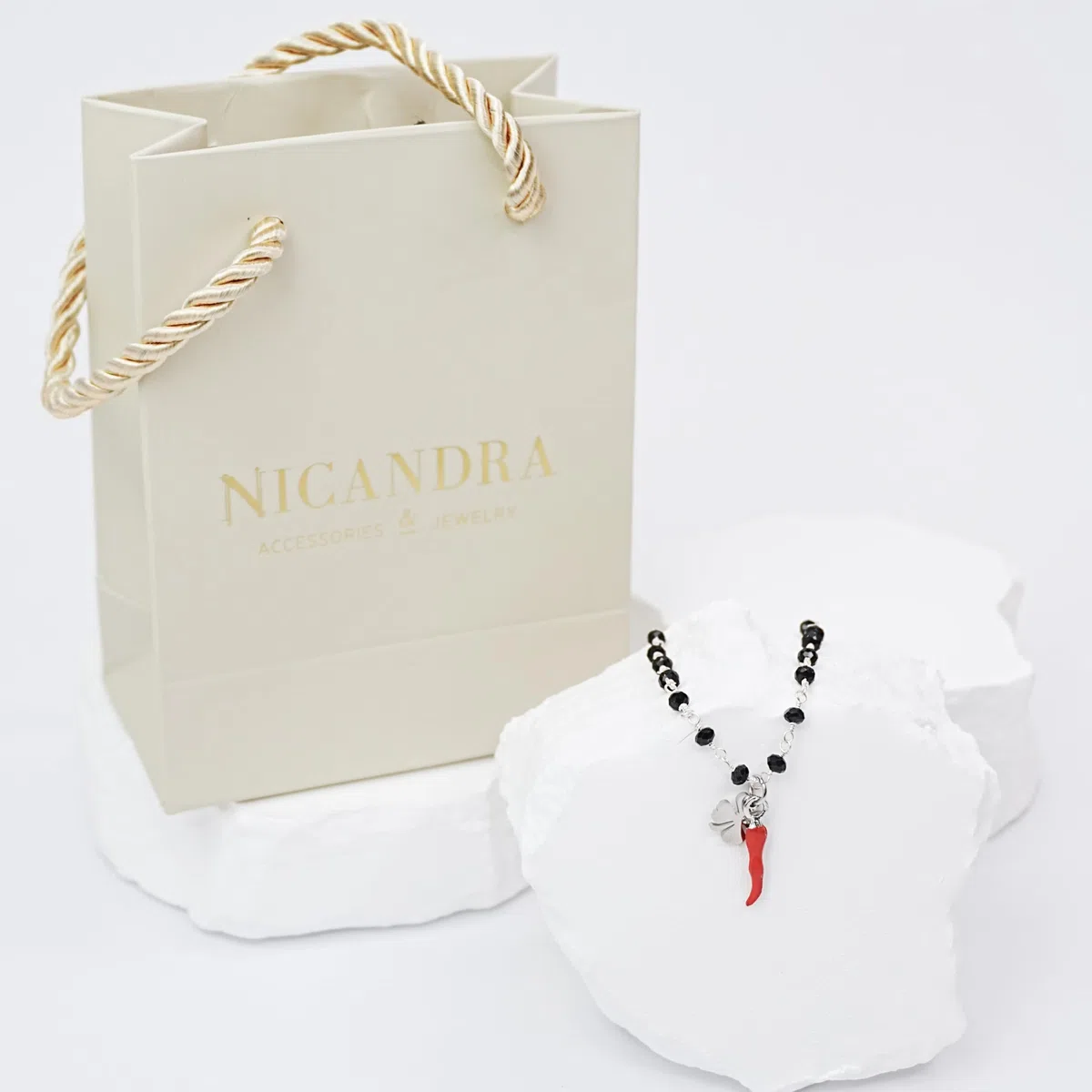 Bracciale Donna Oro o Argento - Gioiello con Ciondolo Portafortuna Cornetto Rosso e Quadrifoglio in Acciaio Inossidabile - Realizzato a Mano Regolabile da 16 a 22 cm - Made in Italy