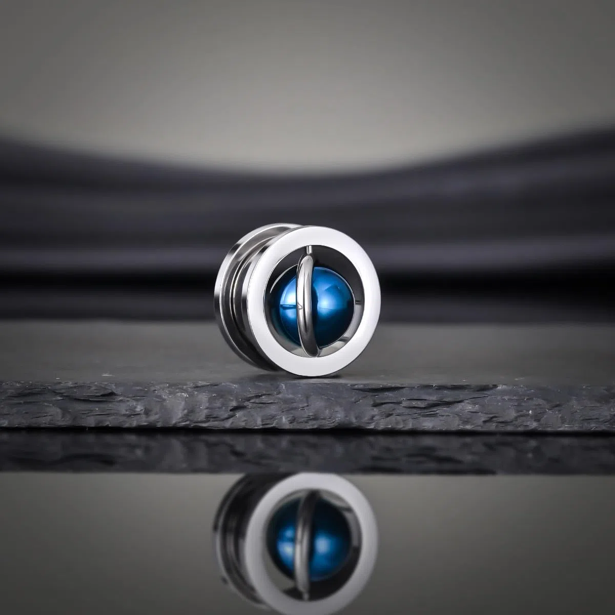 COOEAR Planet Ear Tunnels Flesh Plugs, misuratori in acciaio inox per orecchini, viti posteriori estensori.