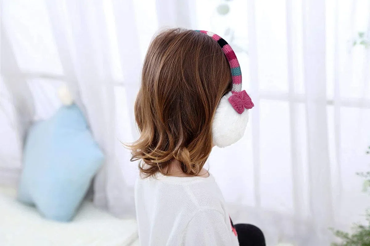 Girls Knitted Earmuffs Mittens and Scarf Set Kids Winter Warm Ear Muffs and Gloves Neck Warmer Set in Cute Animal Design