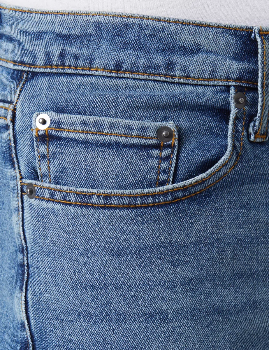 Amazon Essentials Uomo Jeans Elasticizzati, vestibilità Atletica - Colori Fuori Produzione